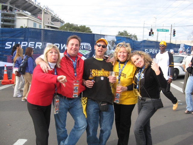 Super Bowl
Lori, Debbie, Richard and some Cardinals friends